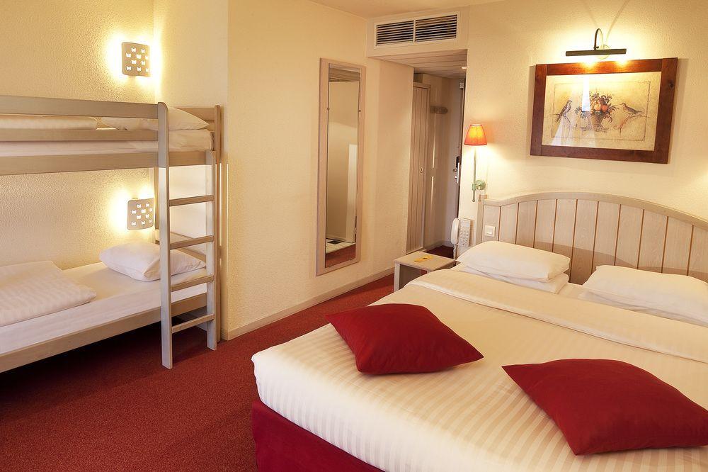 Campanile Val De France Hotel Magny-le-Hongre Bagian luar foto
